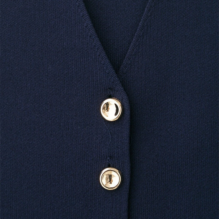 Gilet femme sans manches avec boutons dorés, ajoutant une touche de luxe à votre mode féminine formelle.