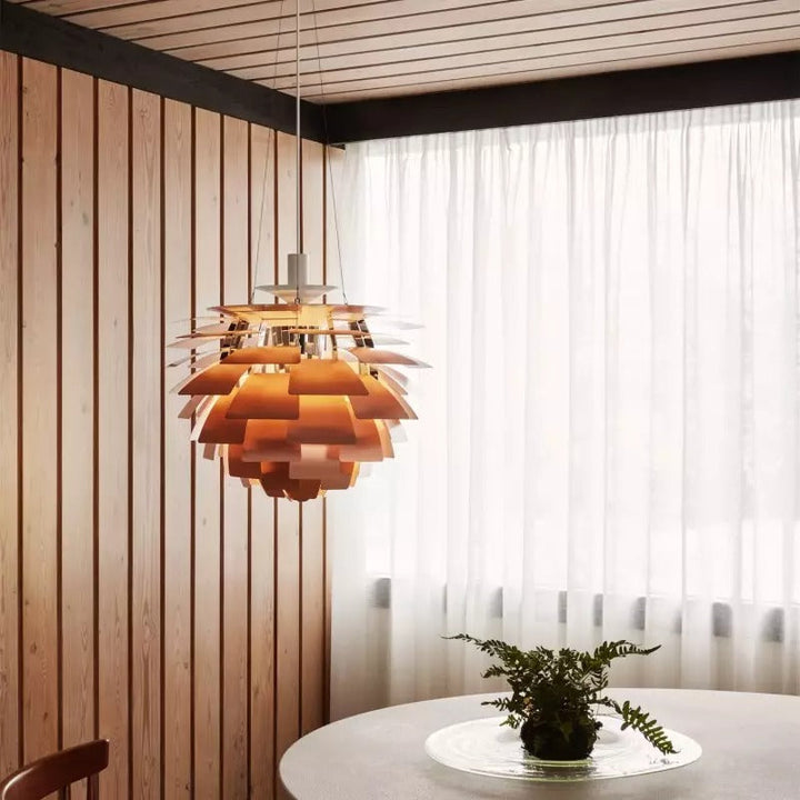 Décoration intérieure moderne avec cette suspension Artichaut design, un luminaire contemporain et stylé.