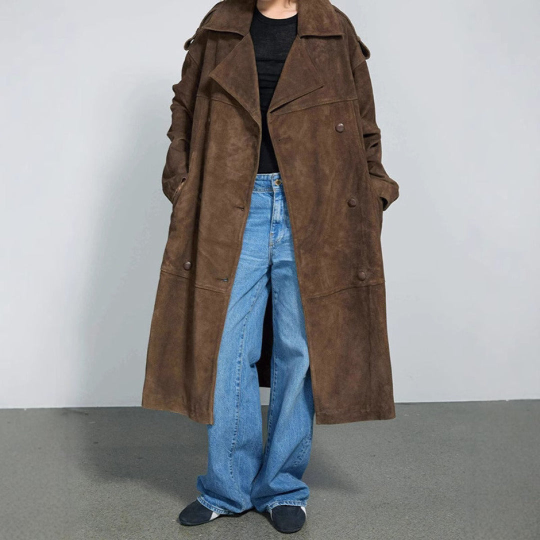 Manteau long élégant marron pour femme, style raffiné et confortable pour l'hiver et l'automne.