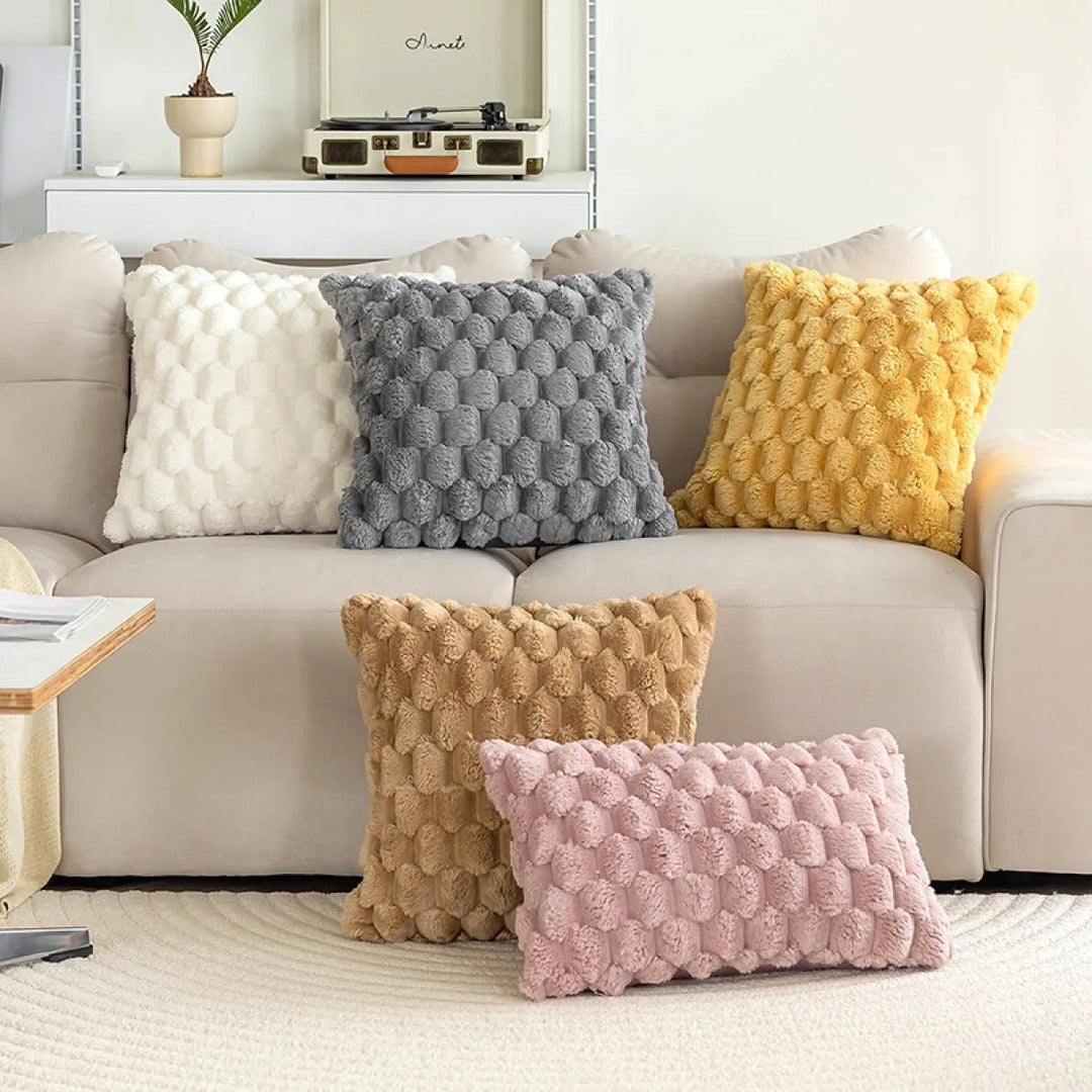 Housse de coussin velours douce et moderne pour canapé, 45x45cm. Décoration salon confortable.