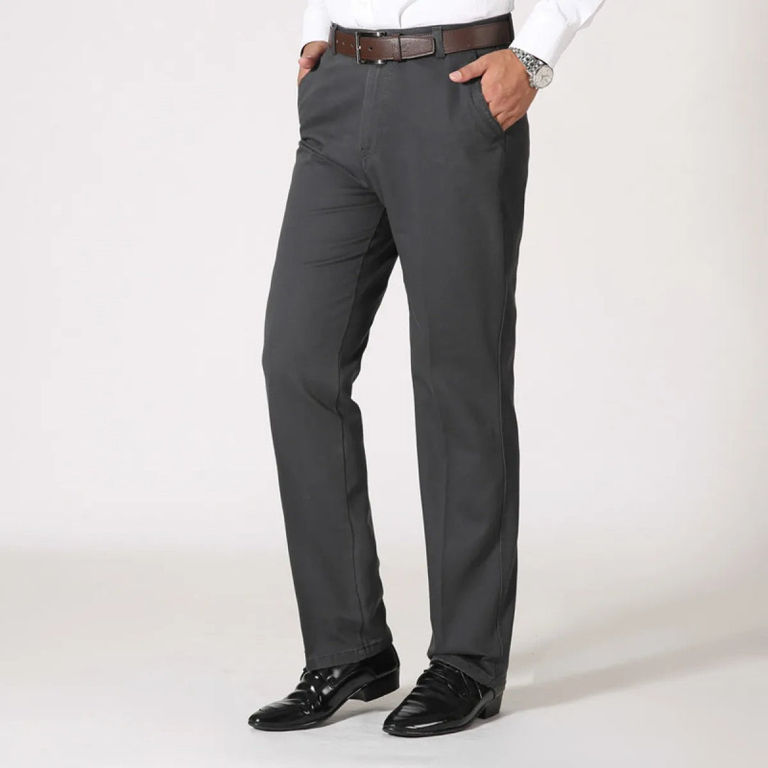 Pantalon habillé homme coupe droite, élégant et confortable, idéal pour le bureau et les occasions spéciales.