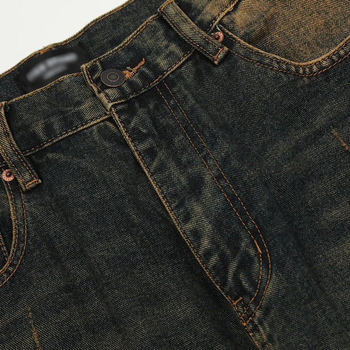 Jean décontracté homme, couleur délavée, coupe droite. Parfait pour un style urbain, moderne et authentique.