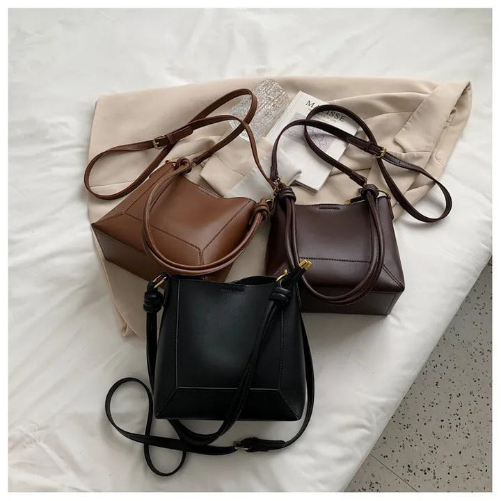 Sac à main femme polyvalent en cuir synthétique, bandoulière ajustable pour un confort quotidien. Style minimaliste.