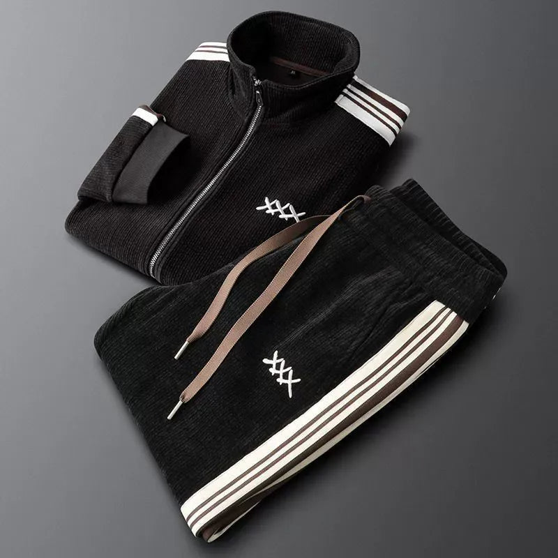 Tenue décontractée homme: survêtement sportwear deux pièces avec veste zippée et pantalon droit, idéal mode masculine.