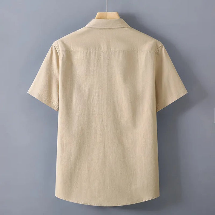 Vêtement homme : chemise abricot décontractée, coupe droite, idéale pour l'été et un look mode masculine.