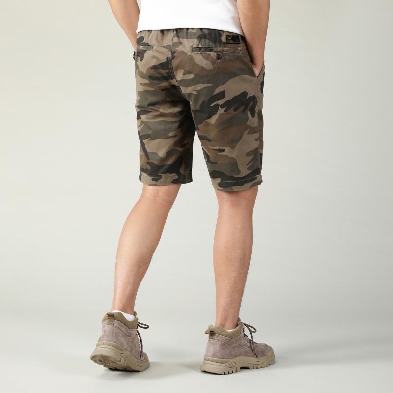 Short cargo camouflage homme confortable avec multiples poches, parfait pour l'été et les activités de plein air.