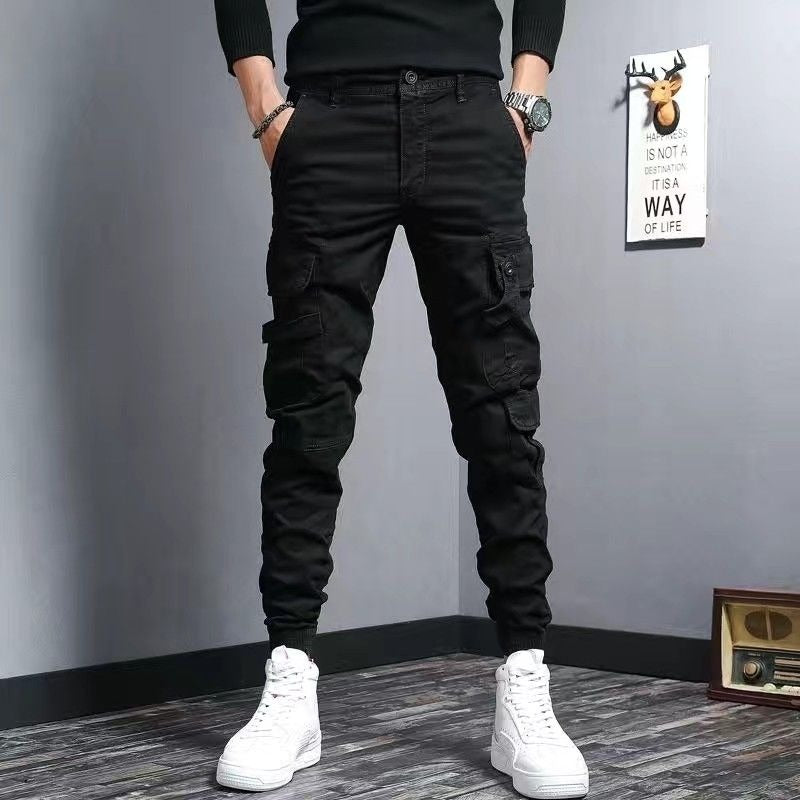 Pantalon cargo homme slim fit gris en toile, idéal pour un look décontracté urbain. Grande polyvalence.