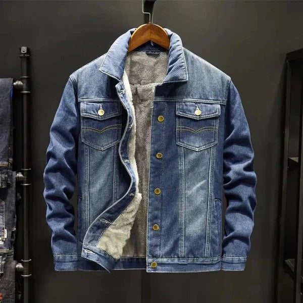 Veste homme noire style classique, coupe décontractée. Vêtement masculin confortable avec boutons, idéal hiver au chaud.