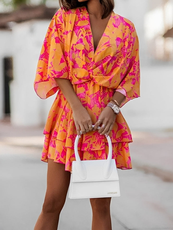 Robe courte femme, fluide pour l'été. Décontractée et chic, parfaite pour les jours ensoleillés et le confort.