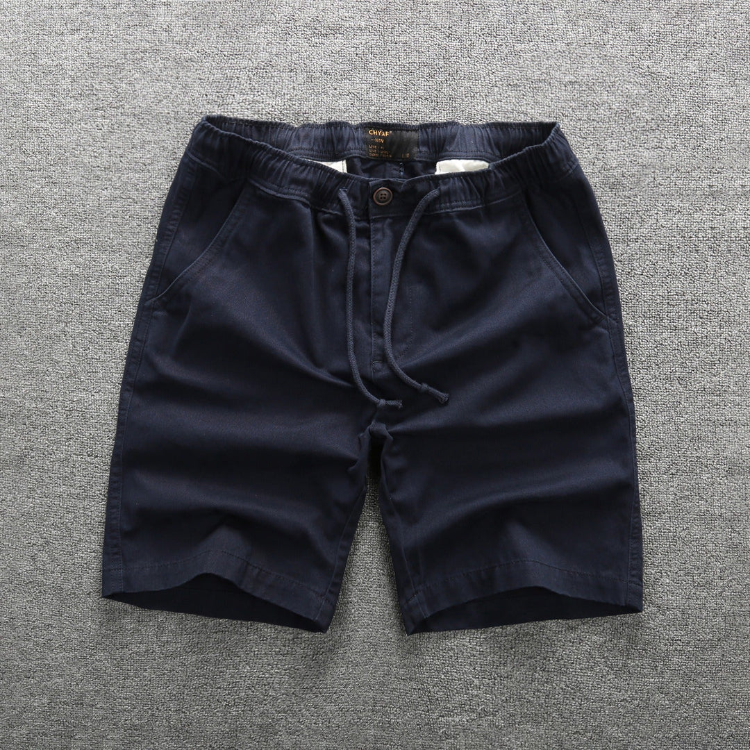 Short cargo camouflage pour homme, idéal pour l'été. Confort et poches pratiques pour un style décontracté.