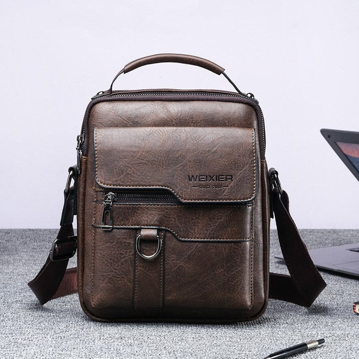 Accessoire homme: sac vertical élégant en cuir synthétique pour une organisation professionnelle.