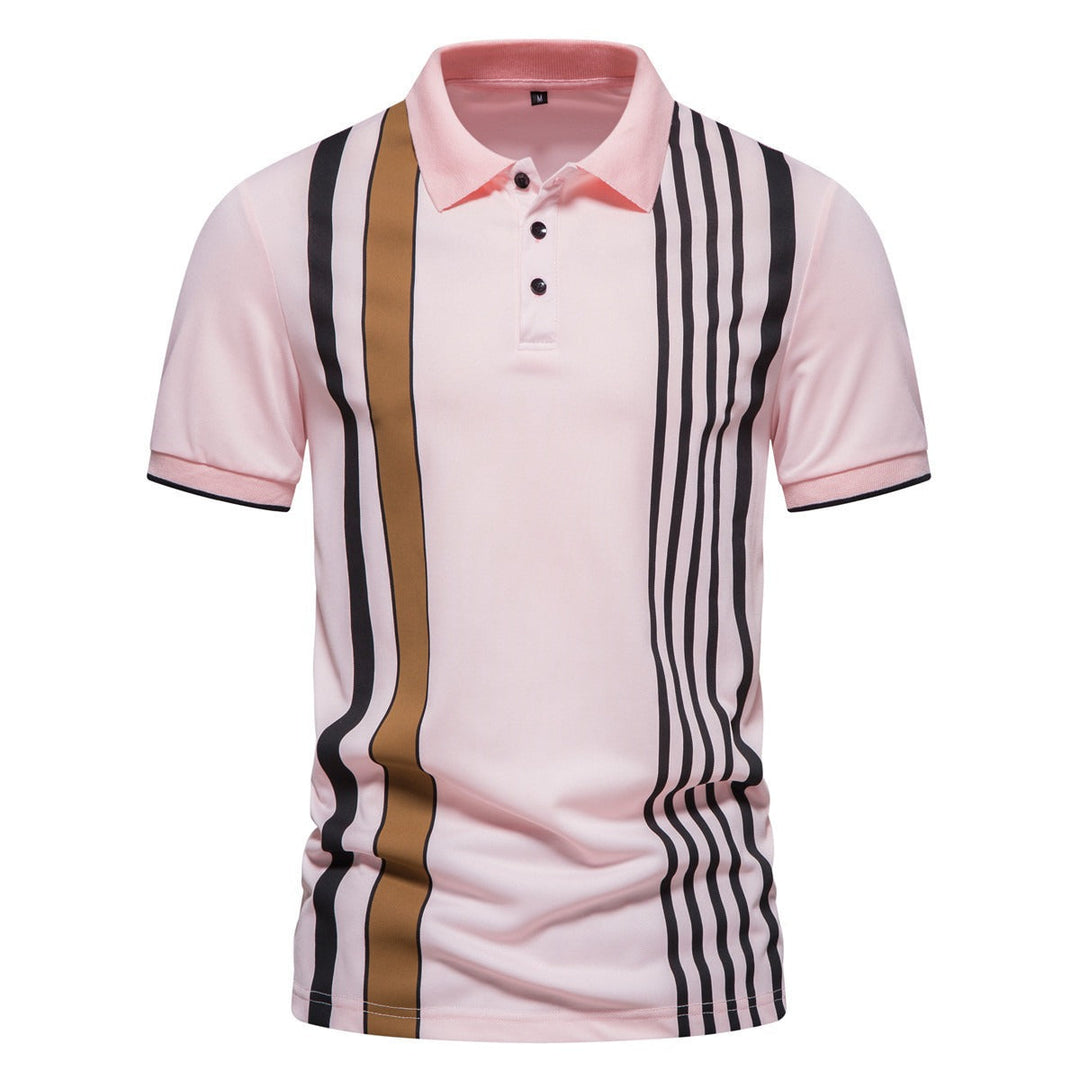 Polo homme tendance à rayures verticales. Vêtement décontracté chic pour un style masculin moderne.