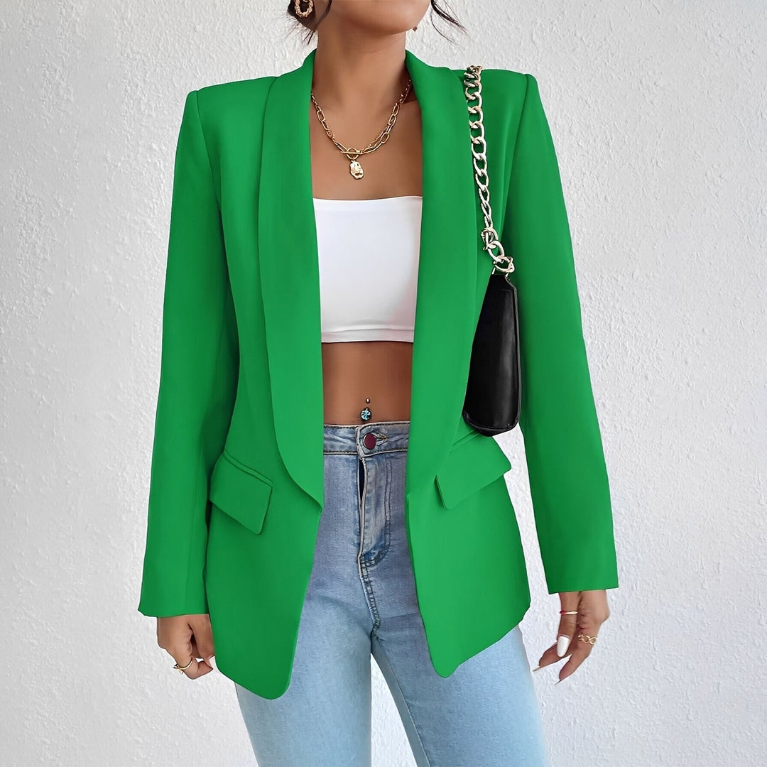 Blazer femme élégant et structuré, parfait pour un style professionnel au bureau. Veste chic mode femme.