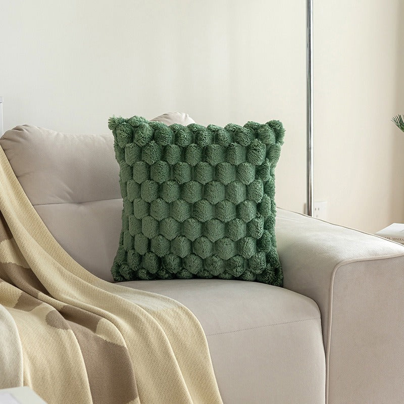 Housse de coussin velours doux pour un canapé ou une chaise. Idéale pour une déco intérieure cosy.