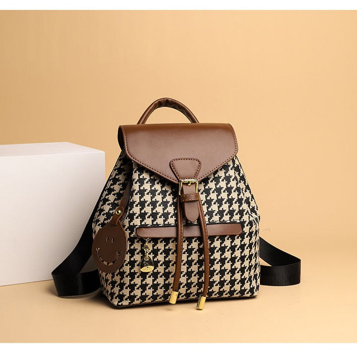 Élégant sac à dos bicolore tressé pour femmes, en similicuir. Style urbain décontracté, pratique pour tous vos déplacements.