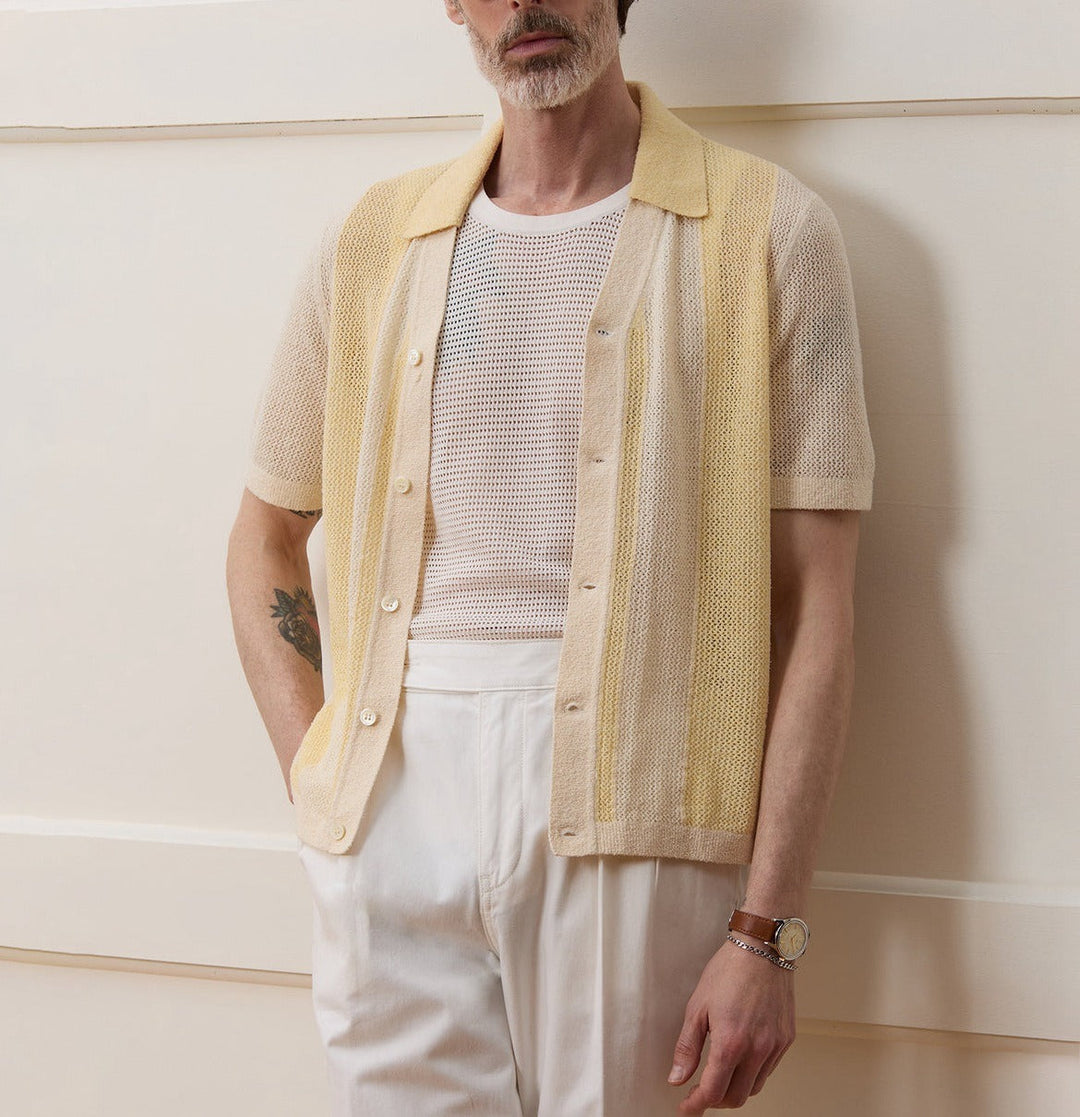 Polo ajouré léger homme, style rétro chic, respirant pour l'été. Confort décontracté, idéal vacances.