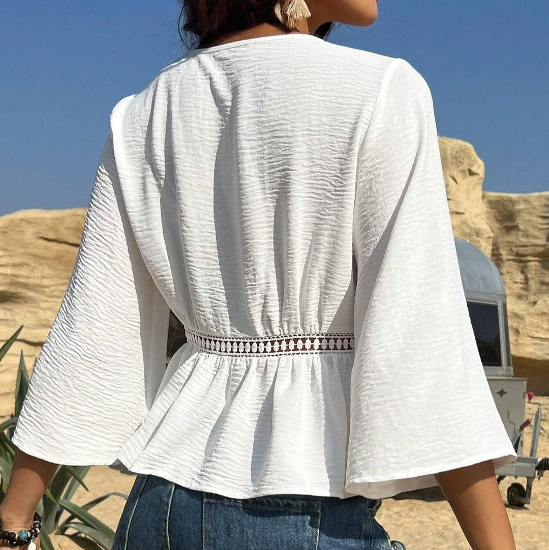 Tunique femme chic fluide, manches évasées, col V. Style bohème, parfaite pour l'été.