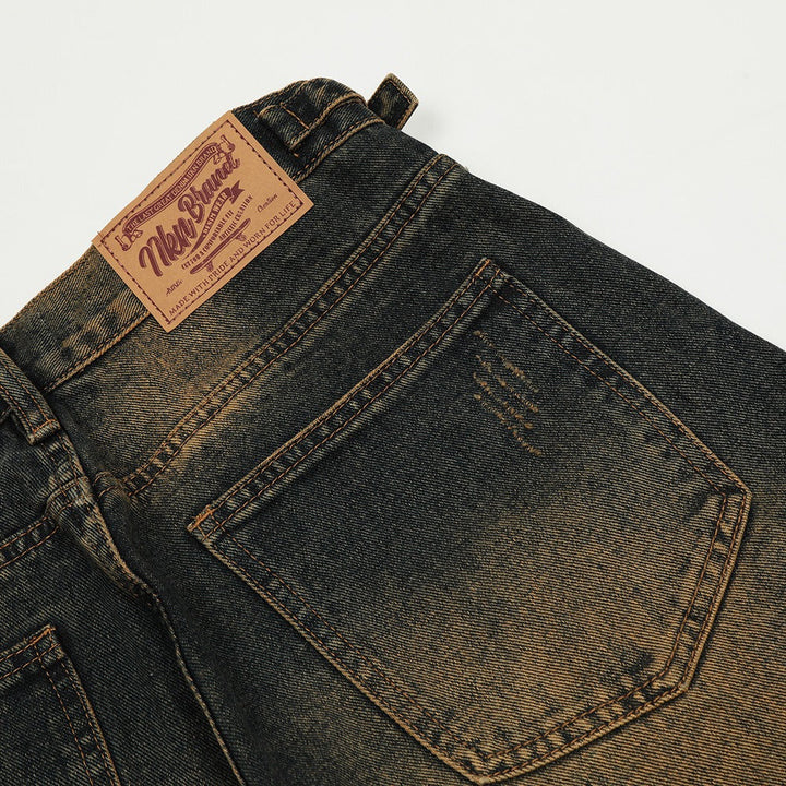 Vêtement homme: jean coupe droite délavé, tissu denim confortable, idéal pour un style décontracté et moderne.