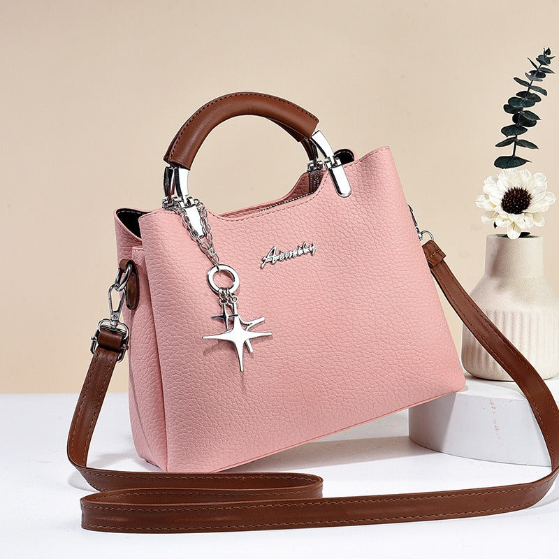 Sac à main femme élégant en simili-cuir, design chic pour le quotidien et les sorties mode.
