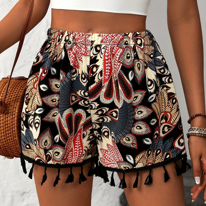 Vêtement femme: short estival taille haute, imprimé bohème coloré. Confortable et stylé, avec des pompons décoratifs.