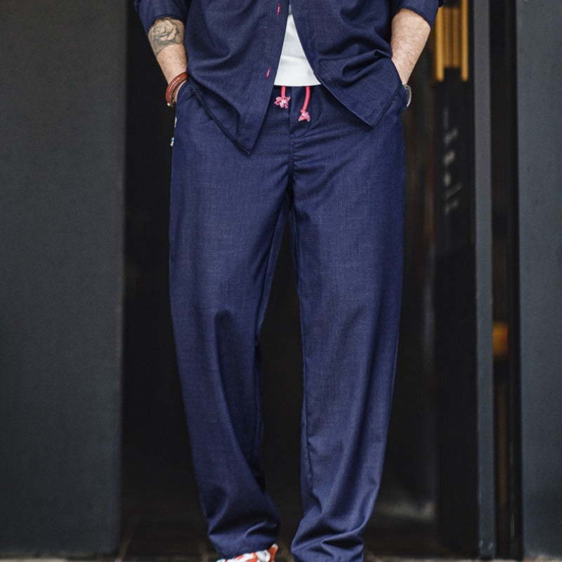 Pantalon d'été homme confortable, coupe décontractée polyvalente avec cordon de serrage, style mode masculine.