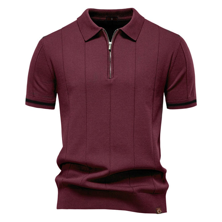 Polo homme classique blanc, zippé, manches courtes, parfait pour un confort décontracté et stylé en été.