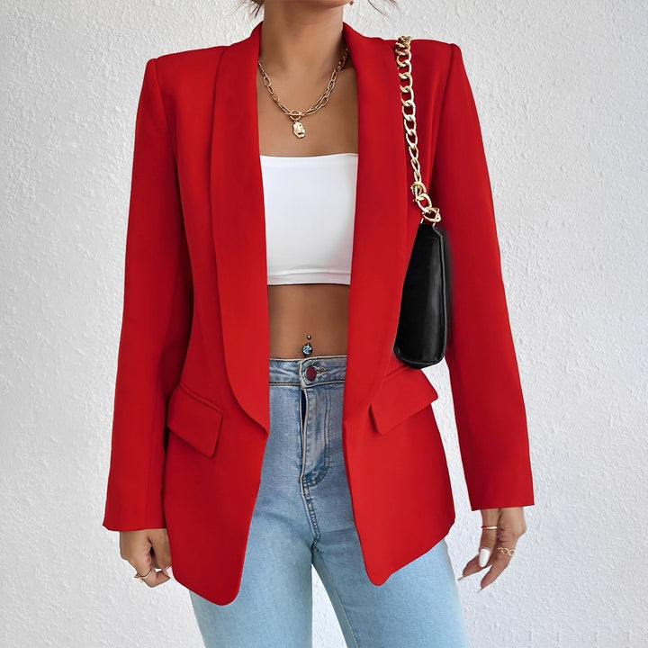 Veste structurée femme, style élégant et chic. Un blazer professionnel polyvalent pour toute garde-robe tendance.