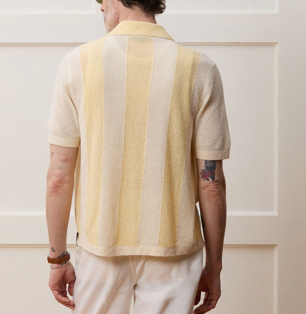Polo homme ajouré doux, léger et respirant pour l'été. Style décontracté et urbain, confort optimal.