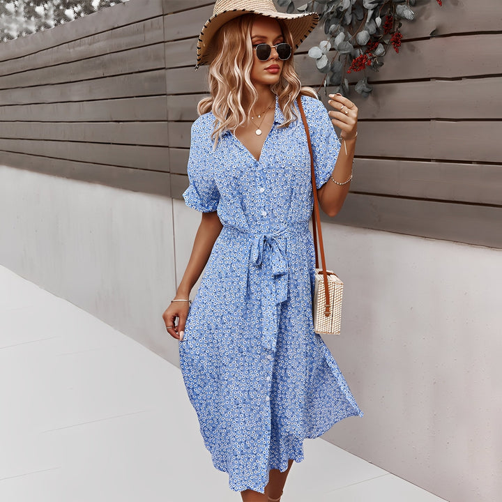 Robe midi fleurie femme à manches courtes. Imprimé floral estival, parfaite pour une tenue d'été décontractée chic.