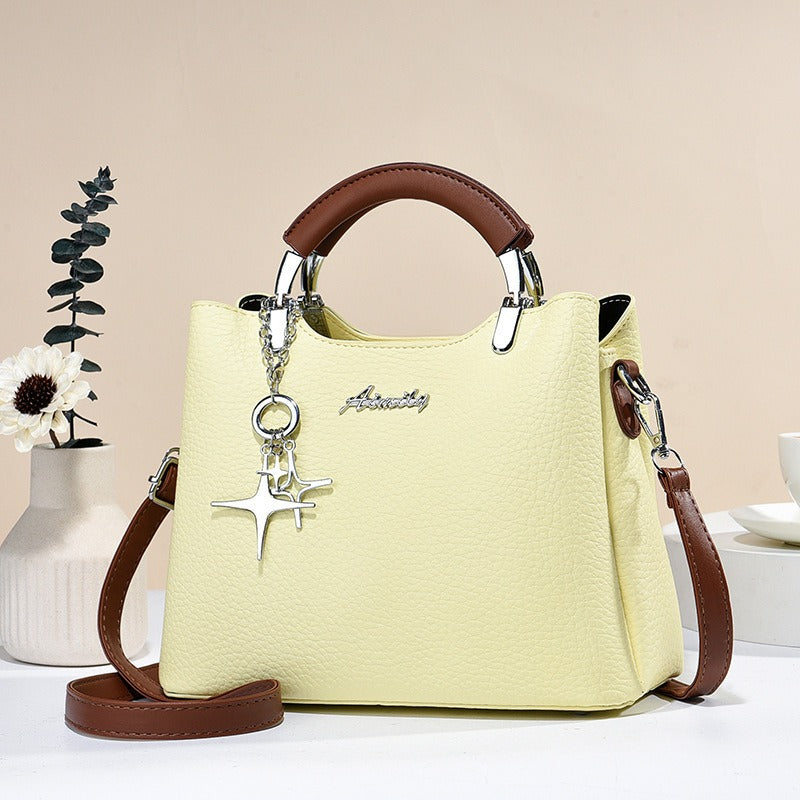 Sac à main chic en simili-cuir pour femme, accessoire mode indispensable, parfait pour l'été.