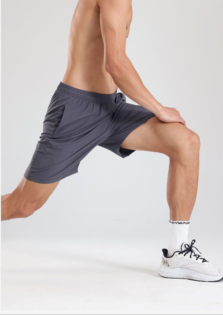 Short de sport homme coupe droite noir, idéal pour l'entraînement, la gym et la course. Confort et performance assurés.