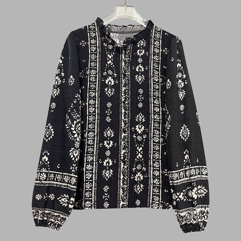 Chemisier femme élégant avec broderies florales, style bohème chic, idéal pour les journées d'été.