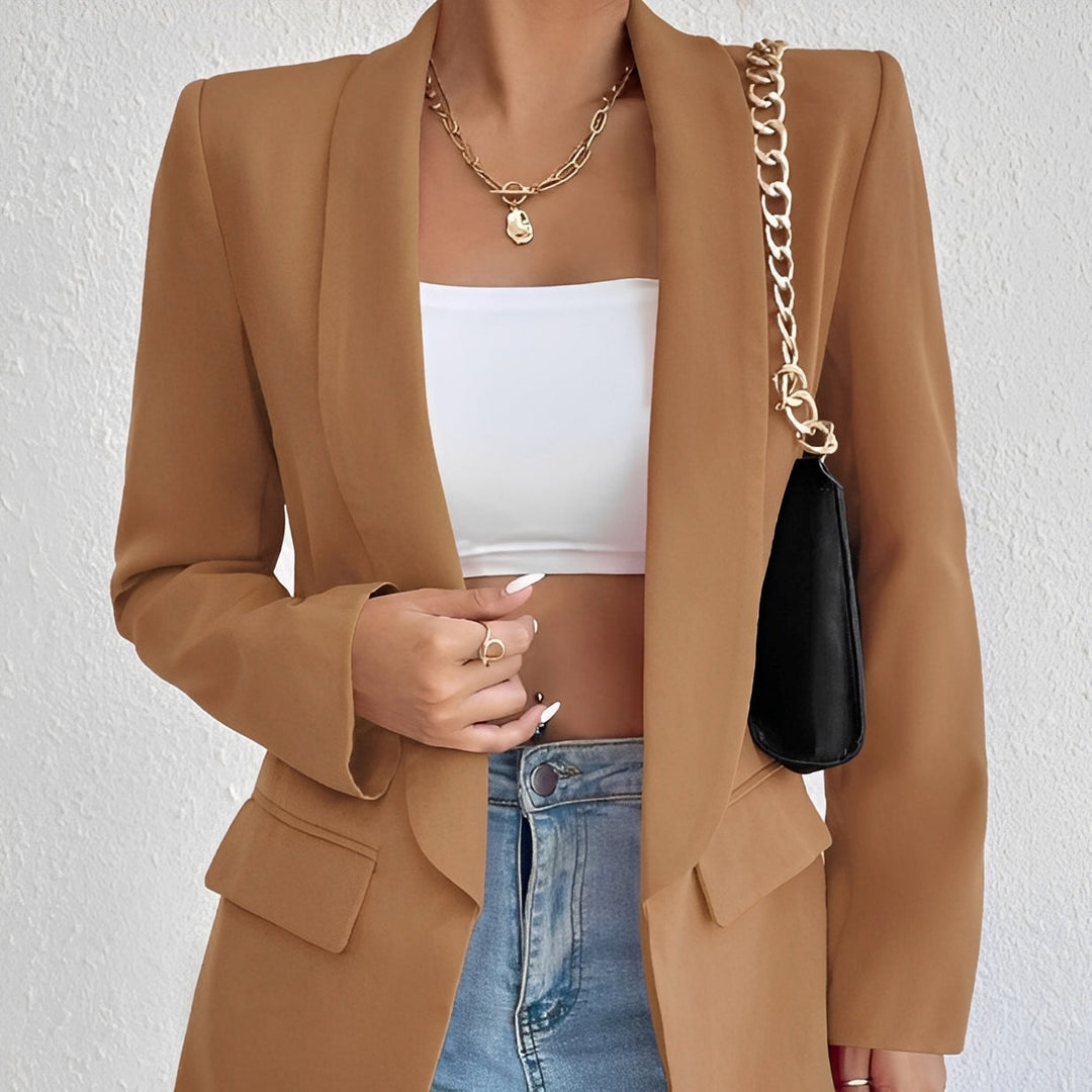 Blazer femme professionnel, silhouette structurée, idéal pour le bureau. Une veste élégante et polyvalente.