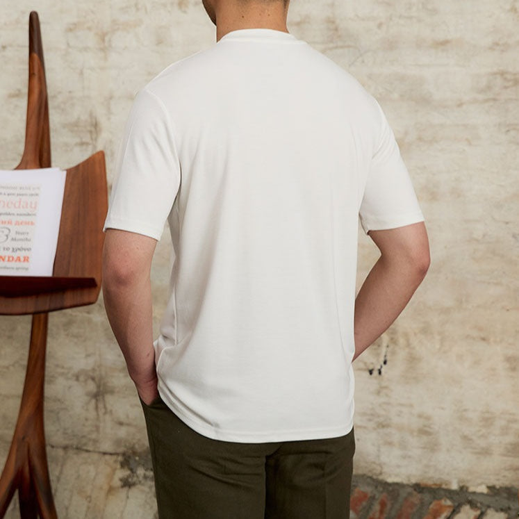 Haut homme Elias, coupe classique et style moderne, parfait pour la mode décontractée et le confort quotidien.