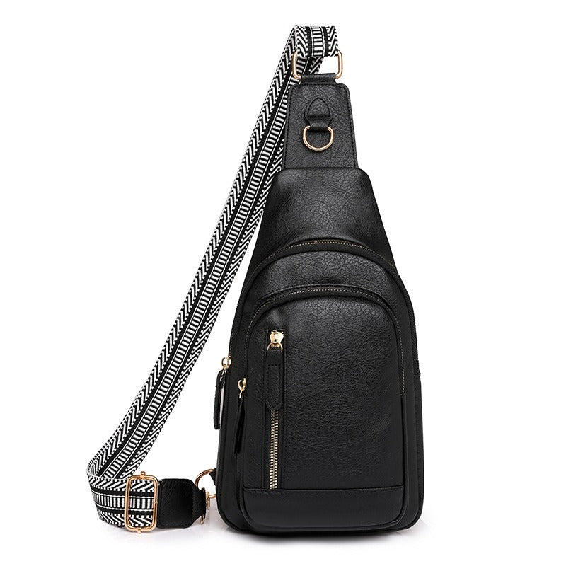 Accessoire de mode femme: sac bandoulière élégant en cuir synthétique, idéal pour toute occasion.