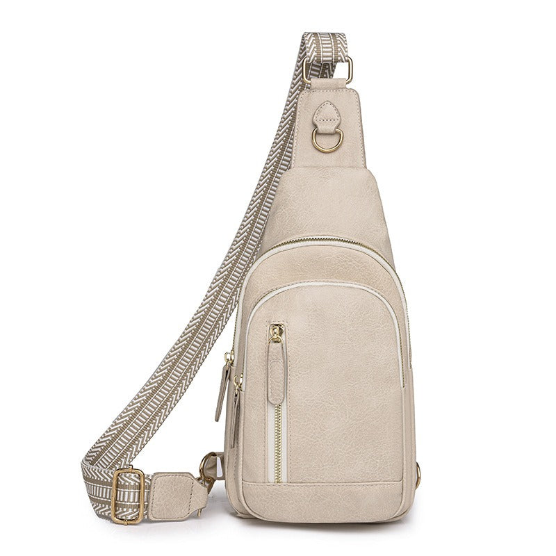 Sac bandoulière femme compact en cuir synthétique avec compartiments pour une bonne organisation.