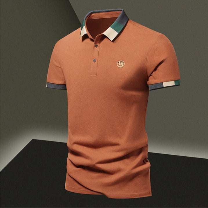 Polo homme à manches longues avec texture géométrique élégante, idéal casual chic pour l'automne.