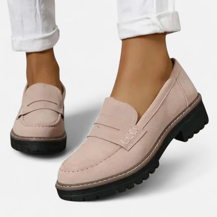 Chaussures mocassins plates femme à enfiler, idéales pour l'été, offrant confort et style décontracté chic.