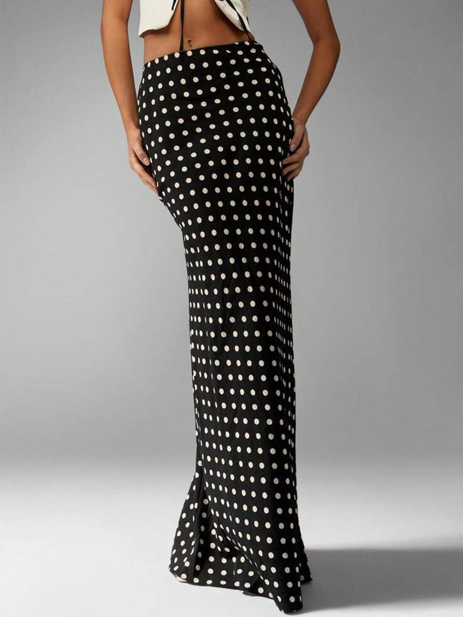 Jupe longue femme ajustée à pois noirs et blancs, style élégant et chic, parfaite pour la mode estivale féminine.
