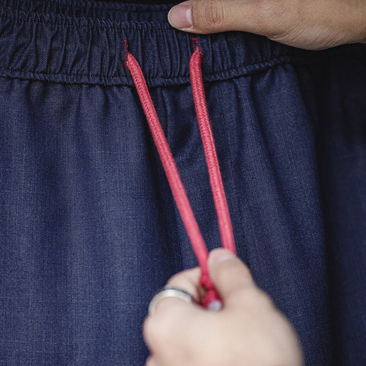 Pantalon homme décontracté avec cordon de serrage, coupe confortable pour loisirs, style moderne et polyvalent.