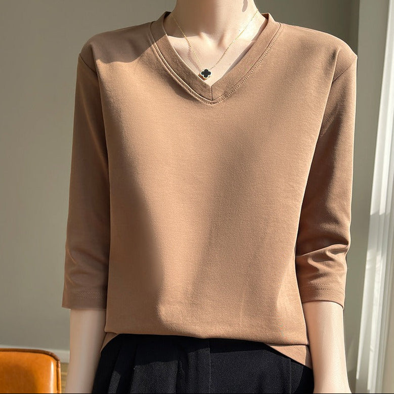 Haut femme chic et confortable, col V, manches françaises. Un essentiel de la mode féminine pour toutes saisons.
