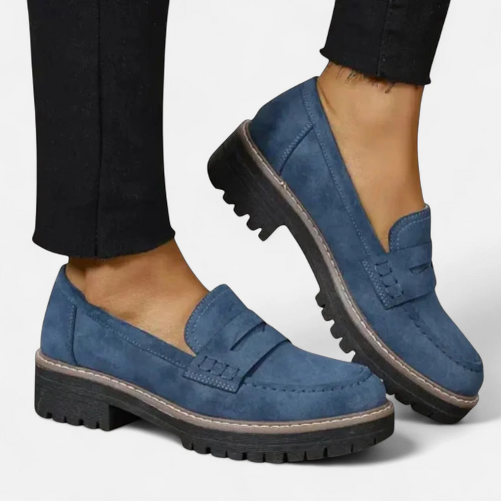Mocassins élégants et polyvalents pour femme, design à enfiler, idéaux pour le travail ou les loisirs estivaux.