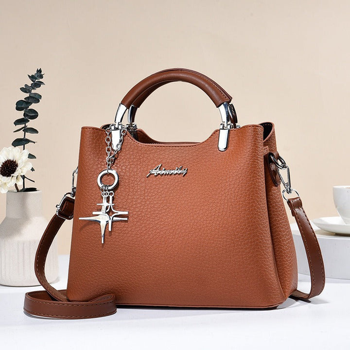 Sac à main femme en simili-cuir, design élégant et tendance, parfait pour le quotidien et la mode.