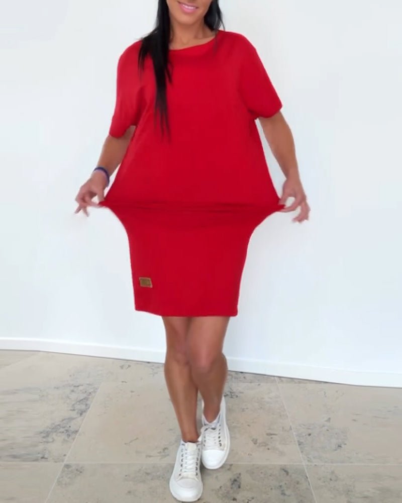Robe casual chic courte et stretch pour femme, parfaite au quotidien.