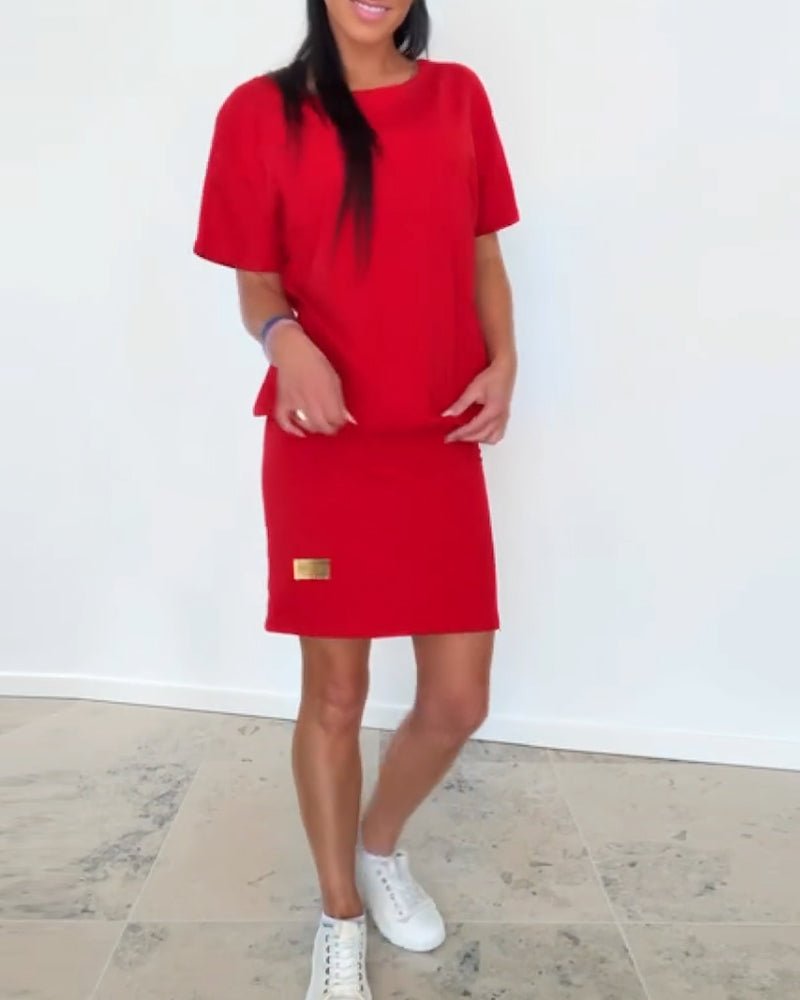 Robe courte stretch femme, parfaite pour un style casual chic printanier ou estival.