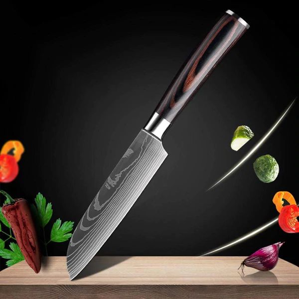 Ensemble professionnel de couteaux japonais damas pour cuisine, lames aiguisées et durables.