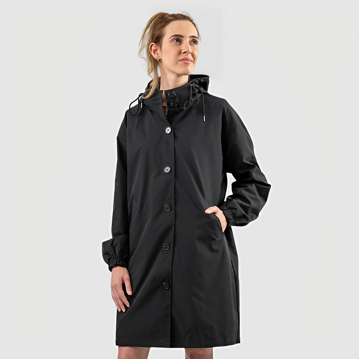 Imperméable femme classique à capuche, élégant, pour l'automne et les intempéries. Style intemporel et protection.