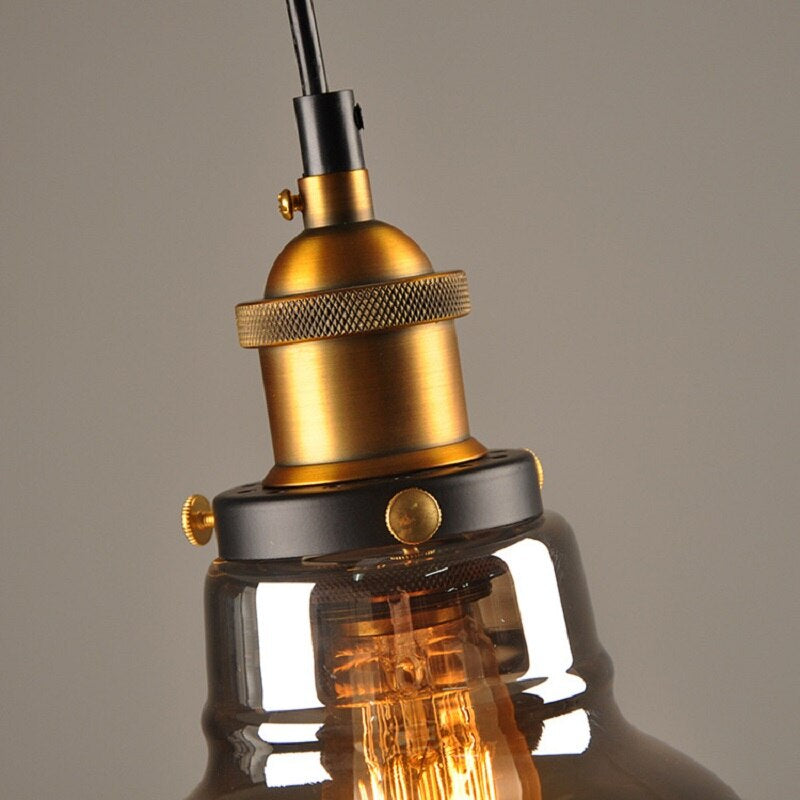 Lampe suspendue design avec pendentifs en cristal, élégance intemporelle garantie.