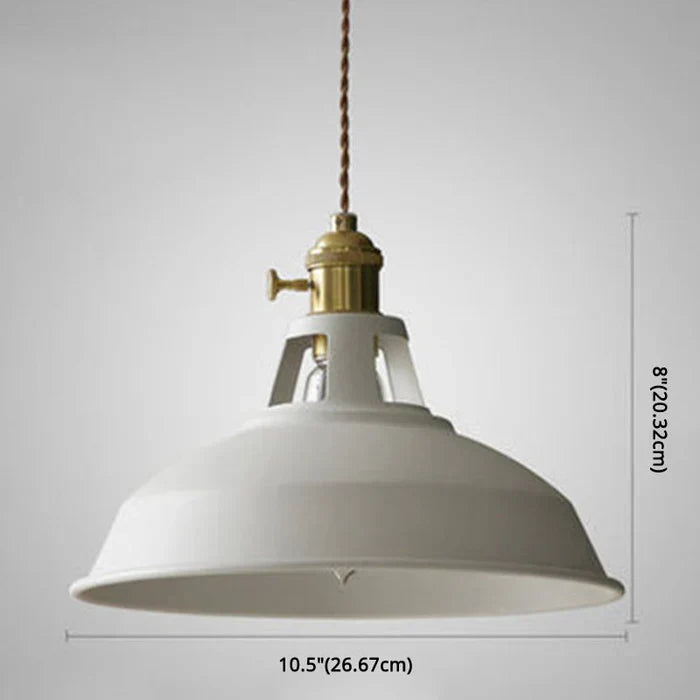 Suspension industrielle couleur cuivre vieilli, design rétro métal, pour un éclairage unique.