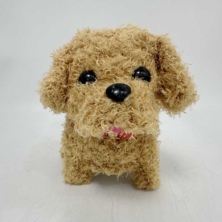 Cadeau parfait : chiot robot interactif en peluche. Ce jouet électronique aboie et marche pour le bonheur des enfants.